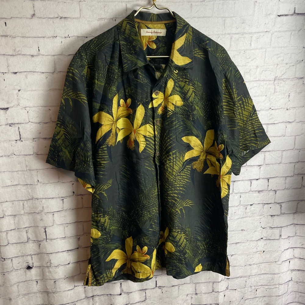Tommy Bahama size large linen short sleeve button down Hawaiian print shirt